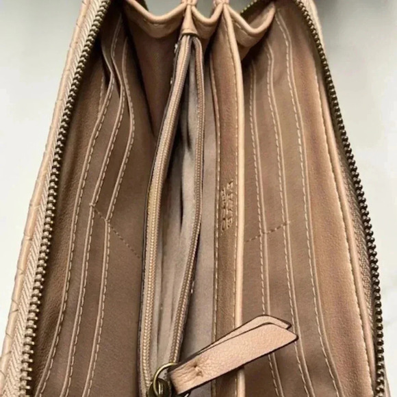 Frye & Co NWT Warm Taupe Zip Around Wallet - Picture 6 of 9